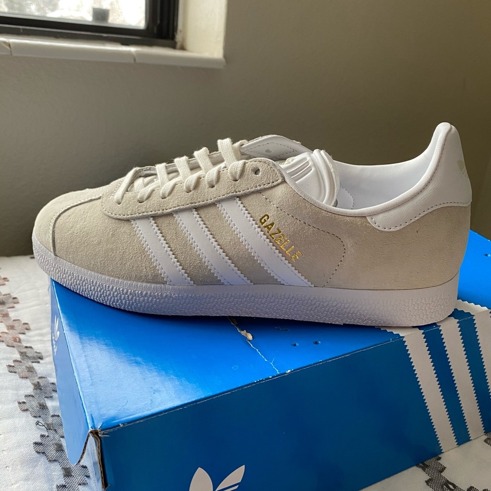 Adidas Gazelle women’s sz 9